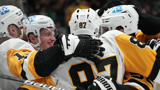 Freeze Frame: Crosby scores in every NHL city taken in Dallas (Penguins)